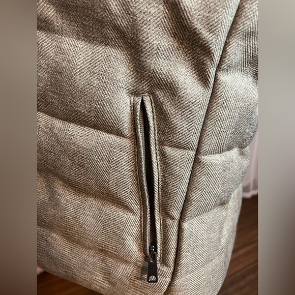 Women’s Banana Republic Vest With Hood Sz. L - Picture 4 of 6